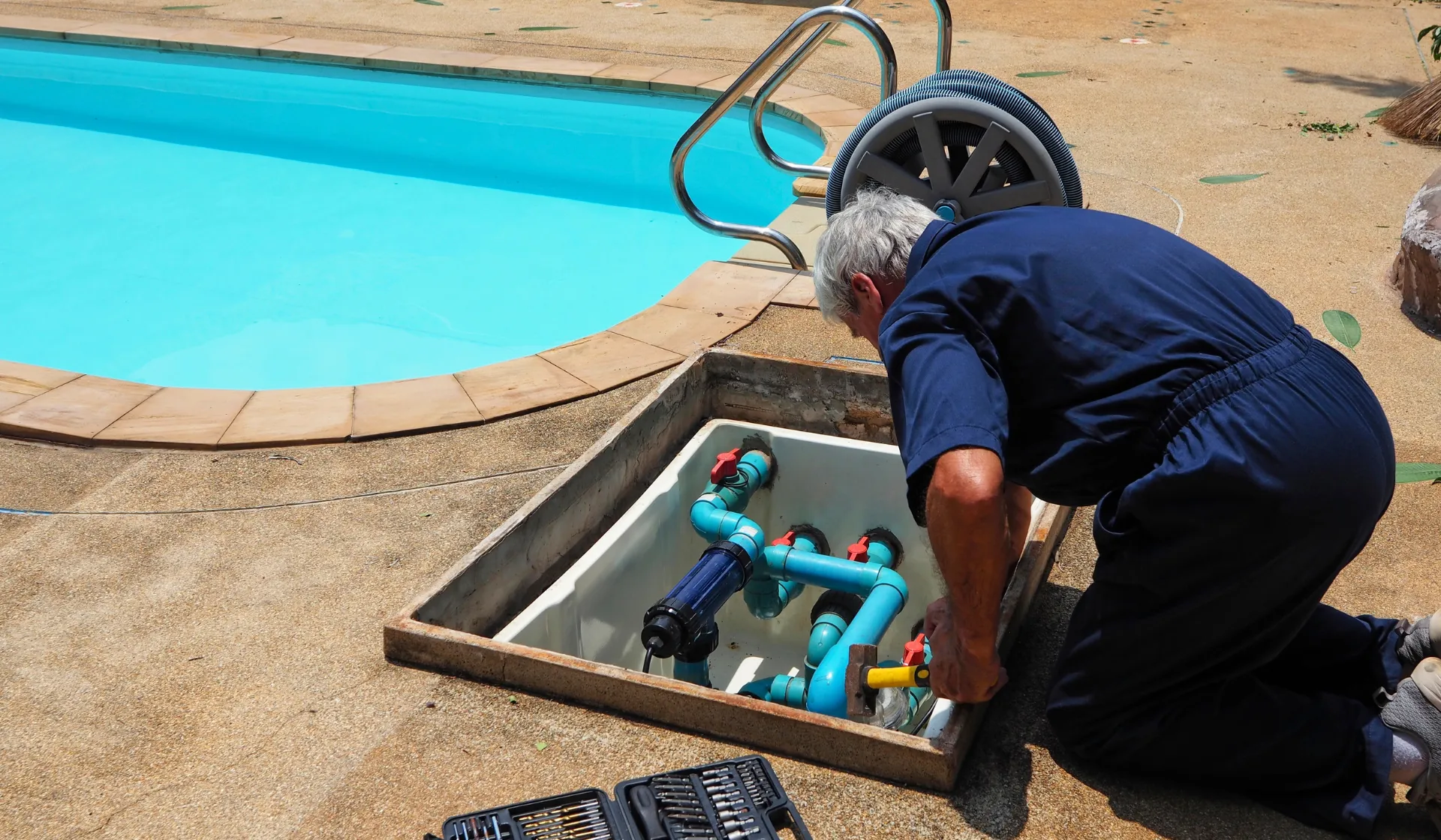 Beautiful backyard swimming pool in an Orange County California residence, showing the type of high-quality pool projects that LeadGulls local digital marketing campaigns help OC pool businesses attract